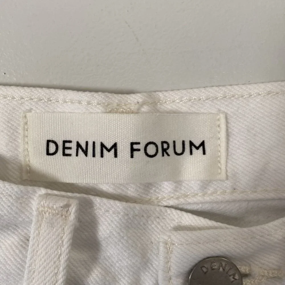 ❗️SOLD❗️Aritzia Denim Forum White Ex Boyfriend Shorts Size 25 - Picture 9 of 13